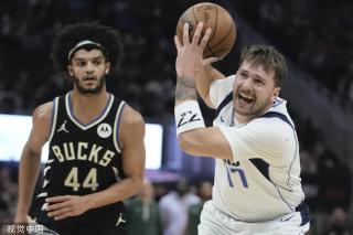 梅里诺替补立大功 两球助炮兵擒狐紧追红军.