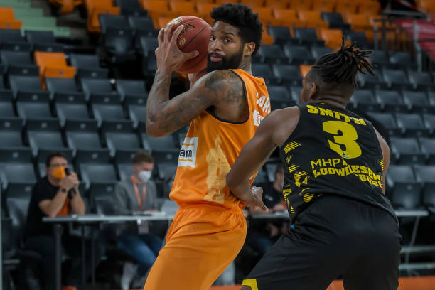 体育意甲：国际米兰客场2-1战胜莱切 收获赛季开门红