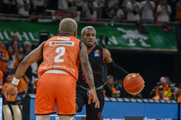 “月薪两万,打不起羽毛球”,羽毛球为什么这么贵？