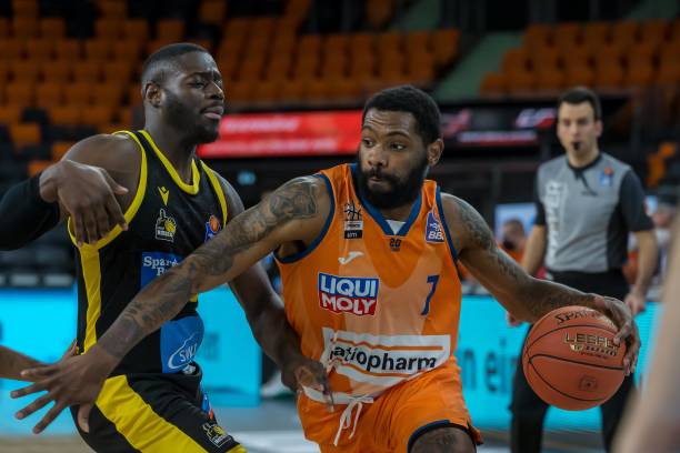 配合国内高 配合国内高